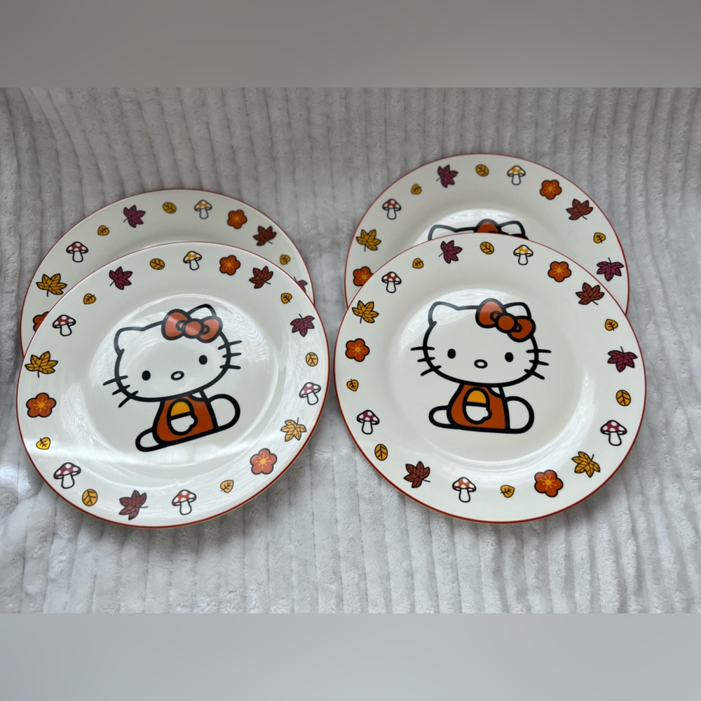 Hello Kitty Sanrio Plate Set of 4